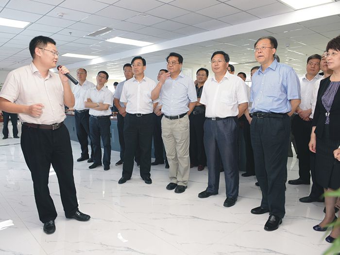 安徽省委常委、合肥市委书记吴存荣，合肥市党政代表团一行莅临我集团参观考察